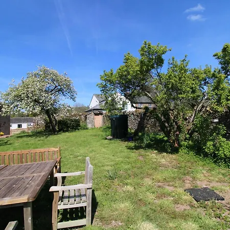 South View Cottage, Located On A Working Farm In An Area Of Peace And Tranquillity *